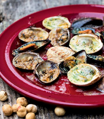 Coqquillages de l'estran farcis au beurre d'ail, à la noisette et aux amandes