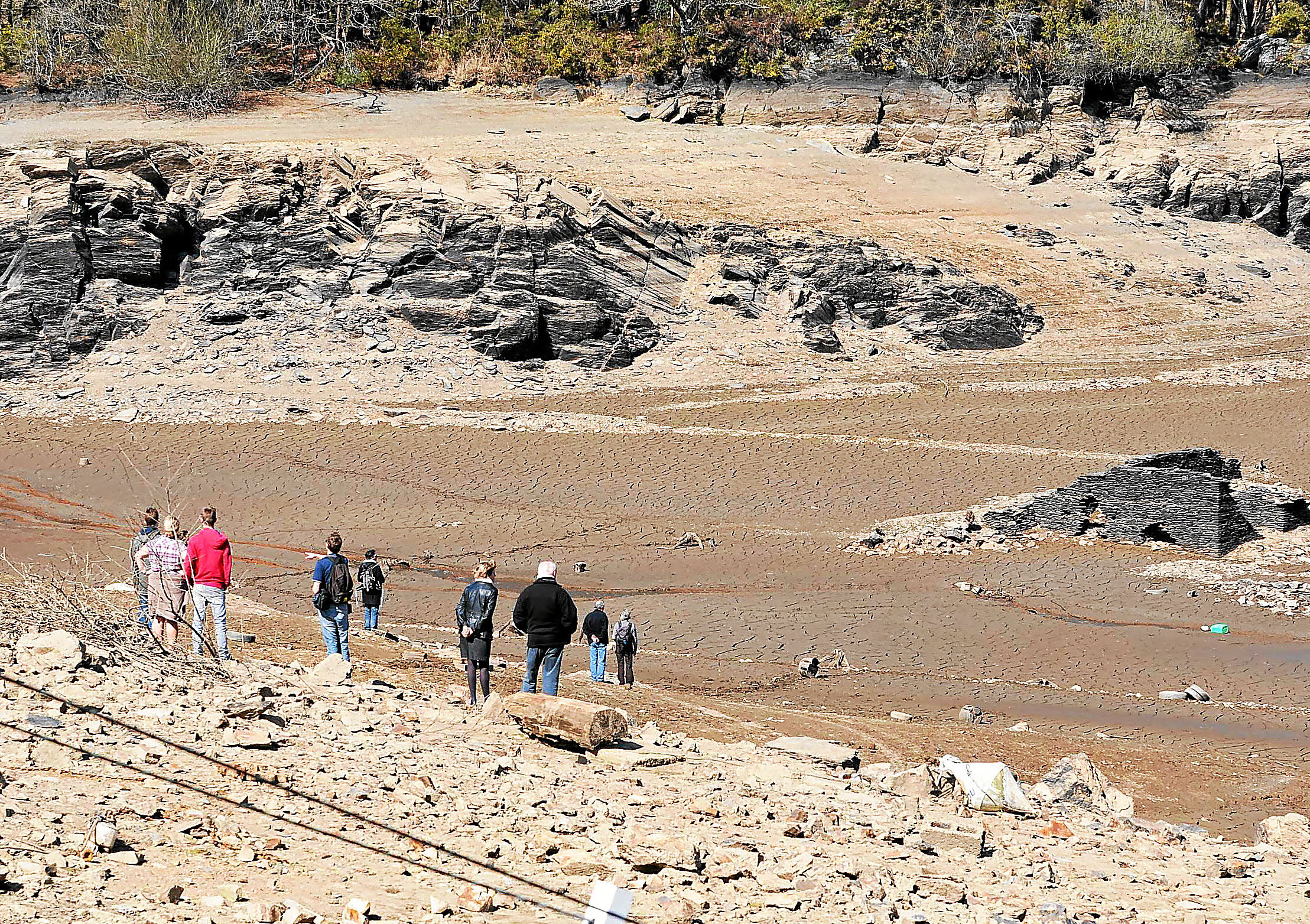 Le lac de Guerlédan vide de son eau en 2015
