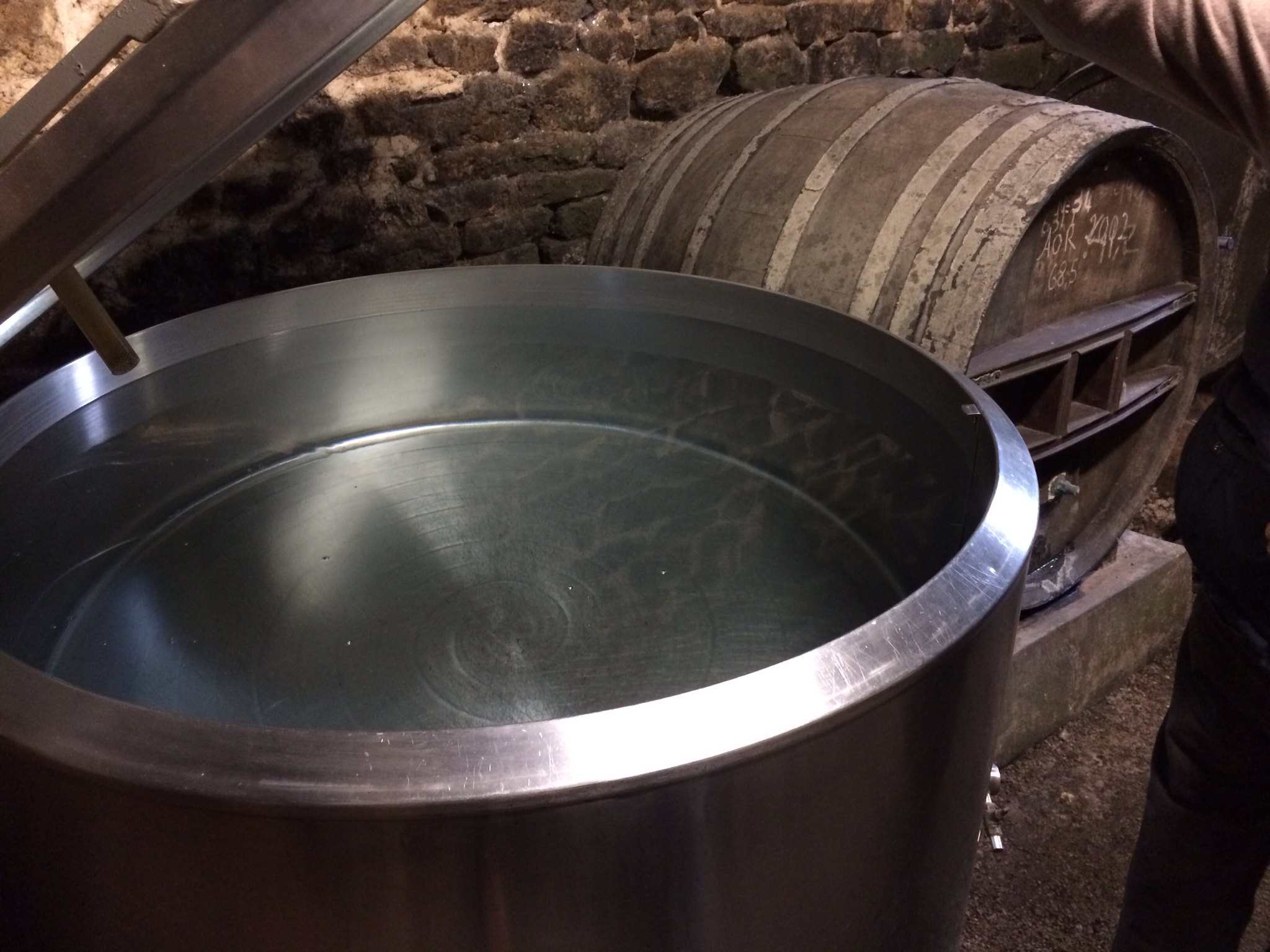Lambig fraîchement distillé avant la mise en fût de chêne - Distillerie du Plessis du Manoir du Kinkis à Quimper, dans le Finistère
