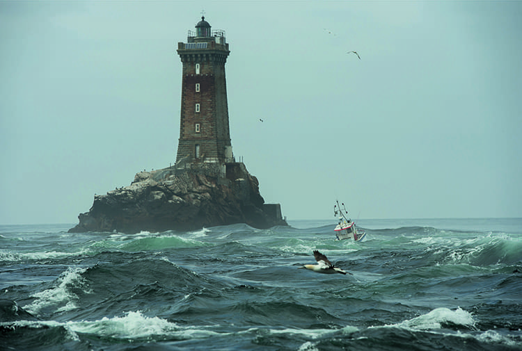 Bateau de pêche dans le raz de Sein