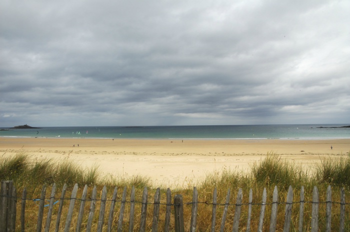 la plage de Sables-d’or-les-Pins, l’ancienne station balnéaire de luxe