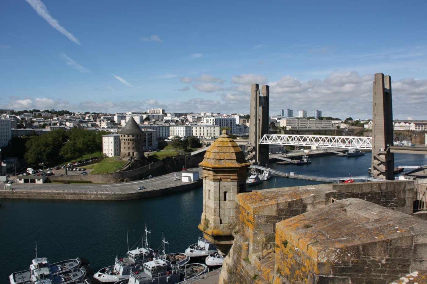 Vue de Brest depuis le château. En face : la tour Tanguy et la Recouvrance