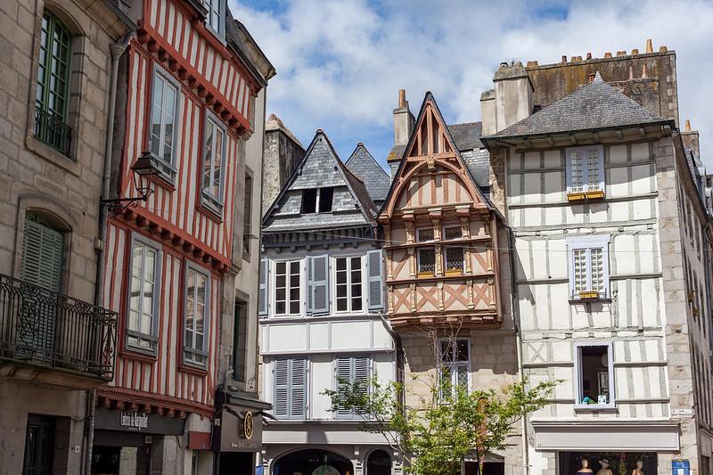 Quimper, capitale de la culture bretonne. Centre historique avec ses maisons à colombage