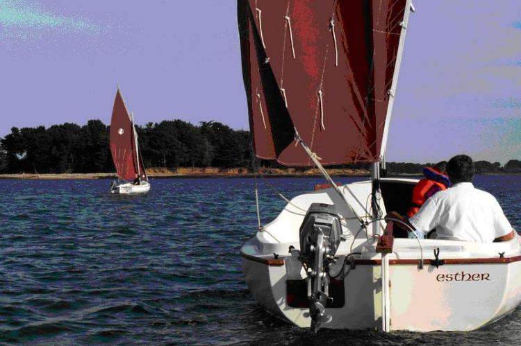 Sortie en voilier à la journée dans la baie de Concarneau Sortie en voilier à la journée dans la baie de Concarneau