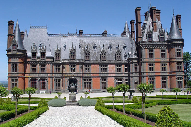 Jardin et château de Trévarez Château de briques roses et de pierres de Kersanton
