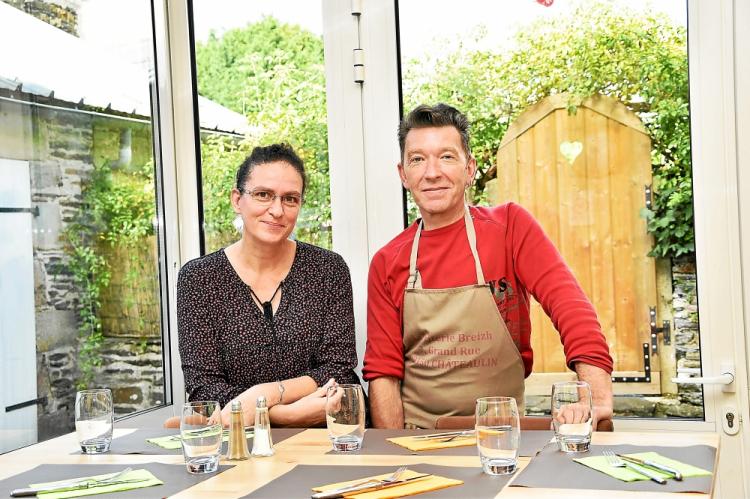 Claire Grouhel et Jean-François Kerdreux, Châteaulin. La Friterie Breizh (photo Le Télégramme) Claire Grouhel et Jean-François Kerdreux, Châteaulin. La Friterie Breizh (photo Le Télégramme)