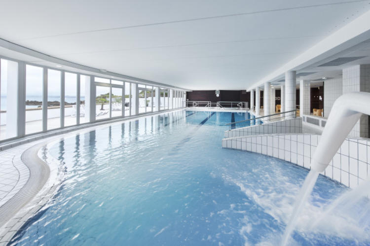 Piscine de la thalasso Valdys Resort et spa de Douarnenez