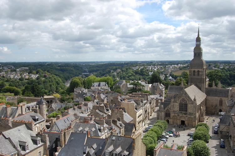 Dinan Dinan