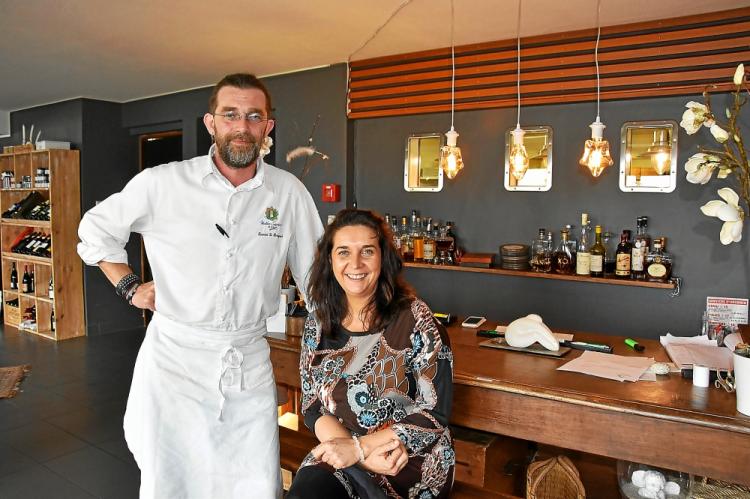 Laurent et Annaïck Le Berrigaud, aux manettes du restaurant La Table d'eux, à Guidel-Plages. Photo Emmanuelle Gourvès (photo : Emmanuelle Gourvès) Laurent et Annaïck Le Berrigaud, aux manettes du restaurant La Table d'eux, à Guidel-Plages. Photo Emmanuelle Gourvès (photo : Emmanuelle Gourvès)