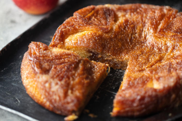 recettes du Kouign amann aux pommes breton délicieux kouign amann tout chaud, tout juste sortie du four