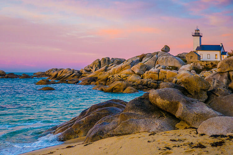 Phare de Pontusval, Brignogan-Plages Vue sur le phare de Pontusval