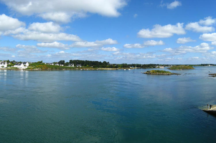 Rivière d'Étel Panorama de la rivière d'Étel depuis le pont Lorois, vers l'amont.