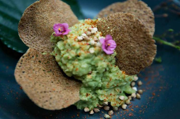 Chips de crêpe au cumin et guacamole 