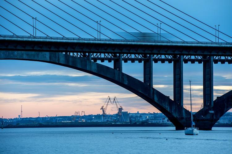 La Rade de Brest depuis Plougastel-Daoulas avec vue sur le pont de l'Iroise La Rade de Brest depuis Plougastel-Daoulas avec vue sur le pont de l'Iroise