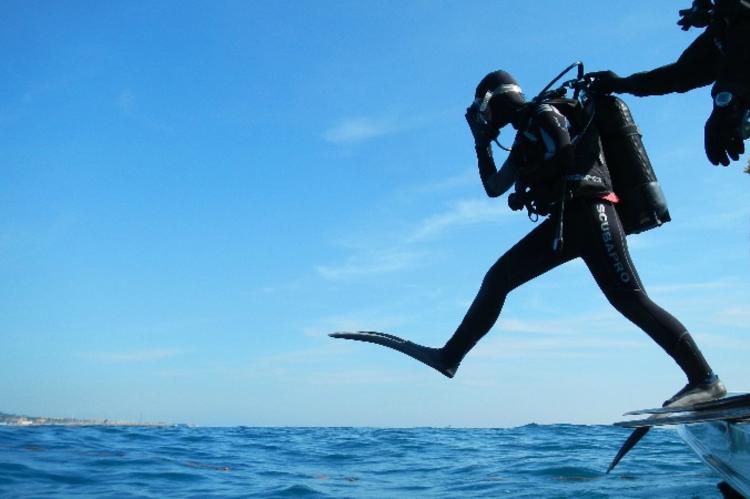 Plongeur pratiquant la plongée en Bretagne