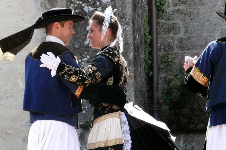 costume breton - Fête des brodeuses à Pont-l'Abbé