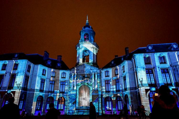 les illuminations de l'hôtel de ville de Rennes