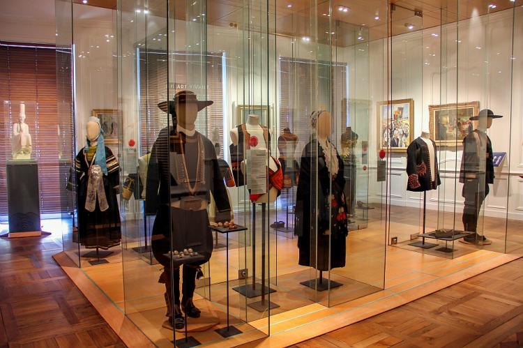 Musée départemental breton, des costumes bretons Musée départemental breton, des costumes bretons