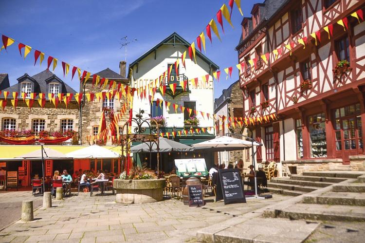 Place du marché, Alain de ROHAN