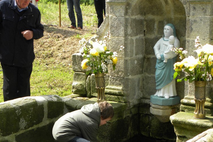 Fontaines miraculeuses en Bretagne