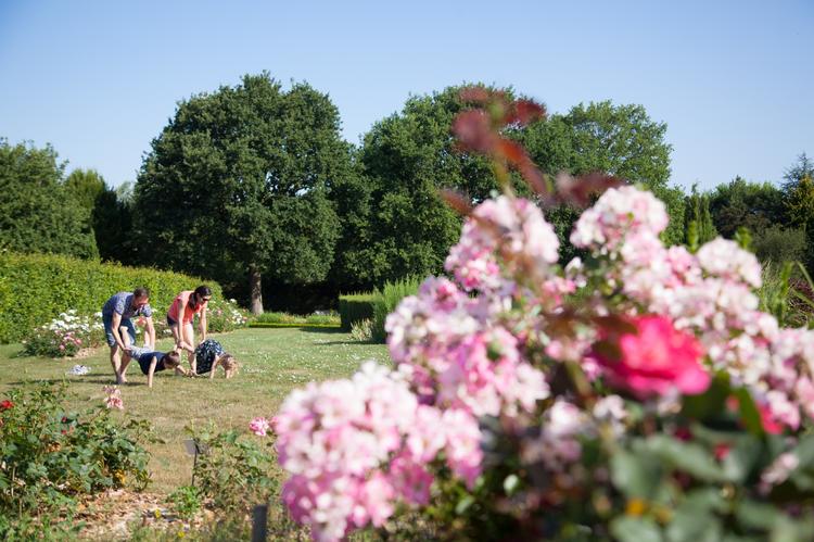 Les jardins de Brocéliande une après-midi ensoleillée en famille dans la jardin de Brocéliande