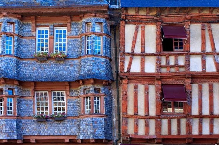 Où vivre en Bretagne ? Le top 5 des meilleures villes de Bretagne où habiter. Où vivre en Bretagne ? Façades colorées et à colombage à Lannion, dans les Côtes-d'Armor