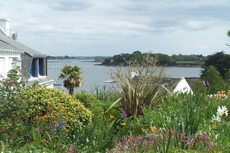 Traversée en bateau pour l'île aux Moines et ses jardins fleuris. Vue sur le Golfe du Morbihan