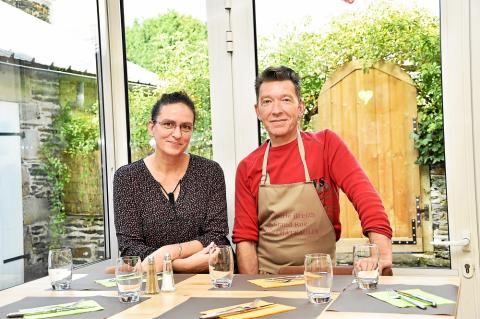 Claire Grouhel et Jean-François Kerdreux, Châteaulin. La Friterie Breizh (photo Le Télégramme)