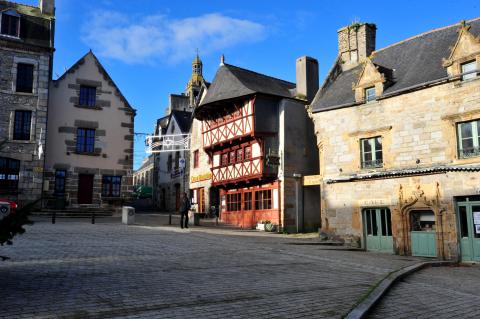  PHOTO CLAUDE PRIGENT / LE TELEGRAMME. SAINT-RENAN (29) : Le centre ville de Saint-Renan , vieilles maisons 