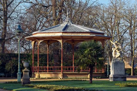 Vue sur le kiosque à musique du Parc du Thabor.