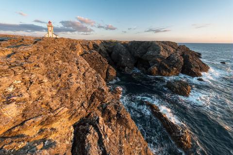 France, Morbihan (56), Sauzon à Belle-Ile-en-Mer, la Pointe des Poulains au coucher du soleil