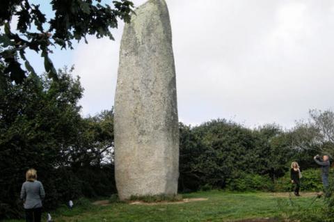 Le menhir de Kerloas et ses légendes