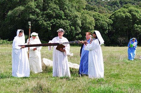 Scène néo druidique en Bretagne