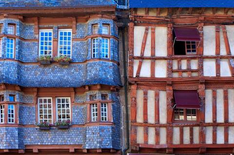 Où vivre en Bretagne ? Façades colorées et à colombage à Lannion, dans les Côtes-d'Armor
