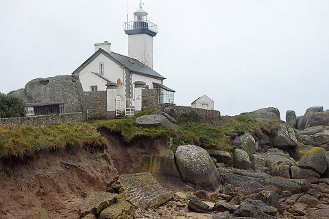 Vue sur le phare de Pontusval à Plouneour-Brignogan-Plages