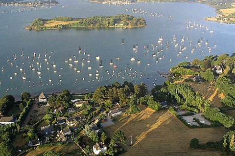 Vue du ciel de Baden dans le Morbihan