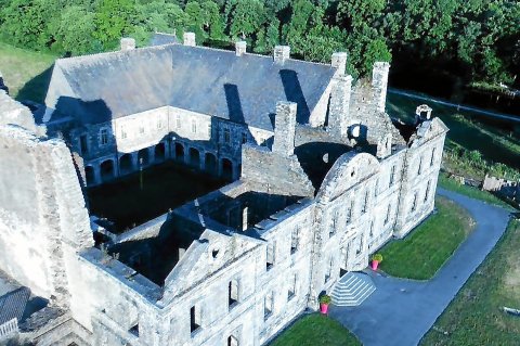 L'abbaye de Bon-Repos, monument du 18e siècle