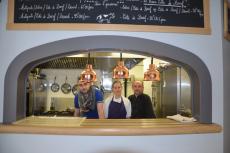 Damien Le Quillec, chef cuisinier, Margot, second de cuisine et Stefano Piras, responsable du restaurant