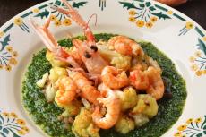 Langoustines sautées, chou-fleur rôti et sarrasin grillé, sauce chimichurri