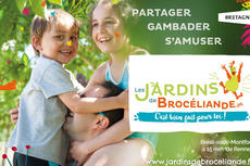 deux petites filles qui jouent ensemble au jardin de brocéliande